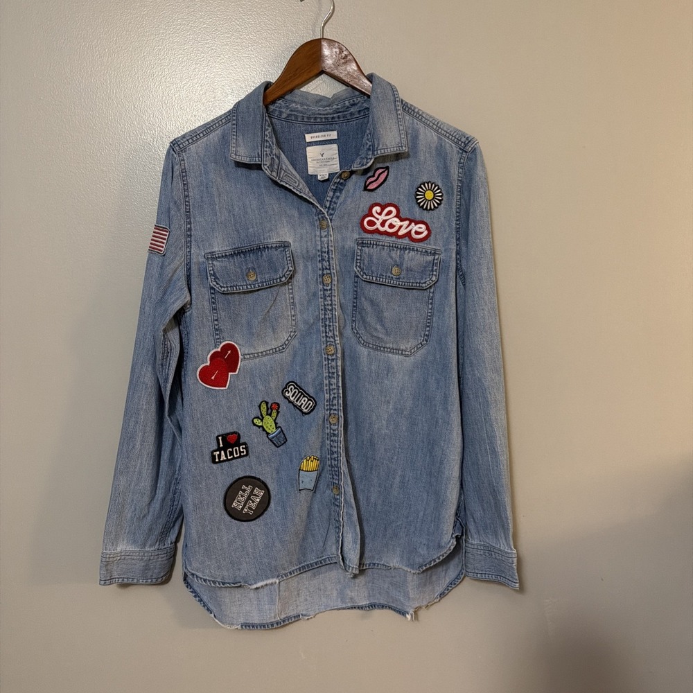 American Eagle Shirt Womens M Denim Oversize Chambray Patches Taco Love Distress